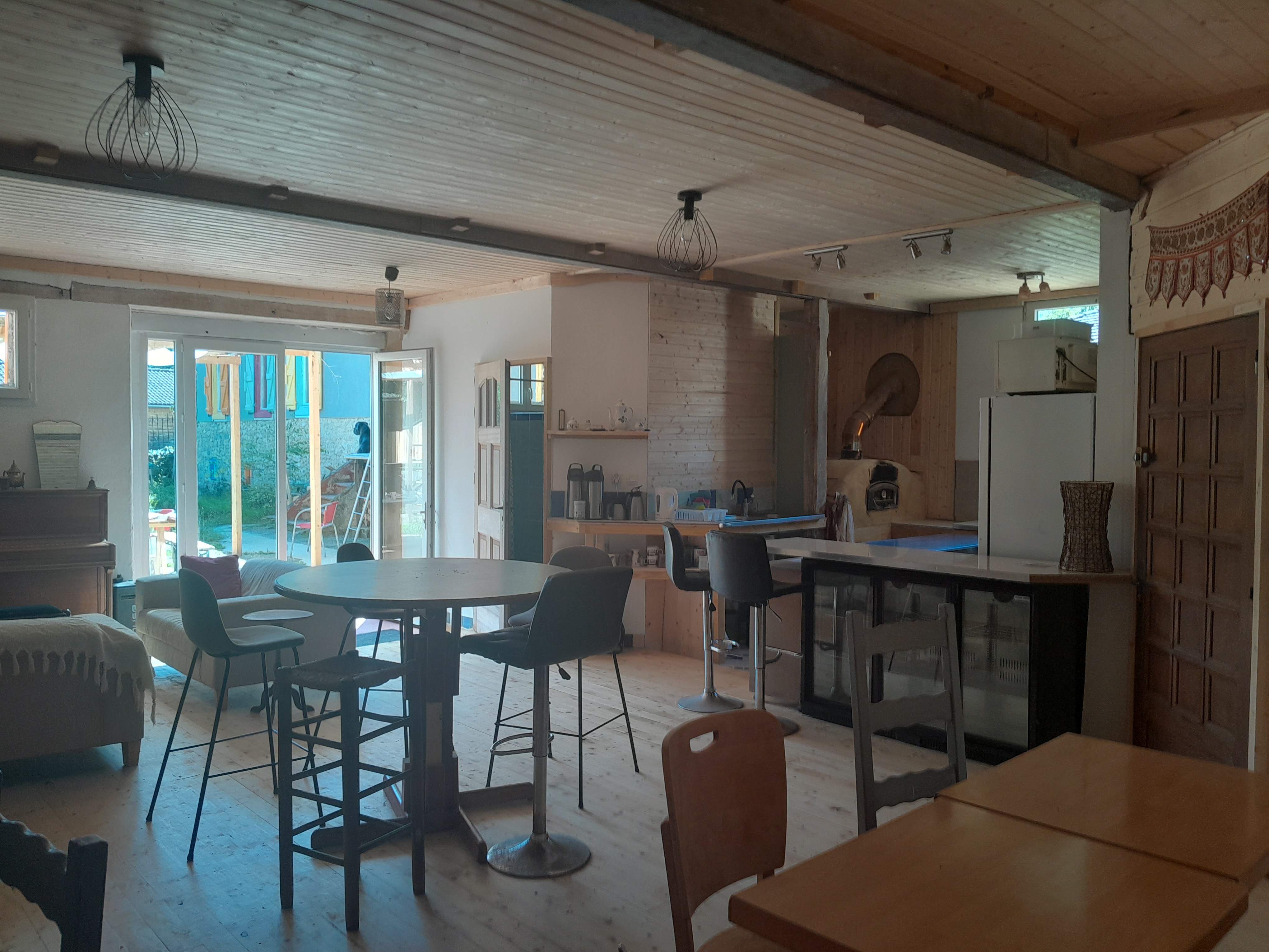 Vue d'ensemble séjour et cuisine